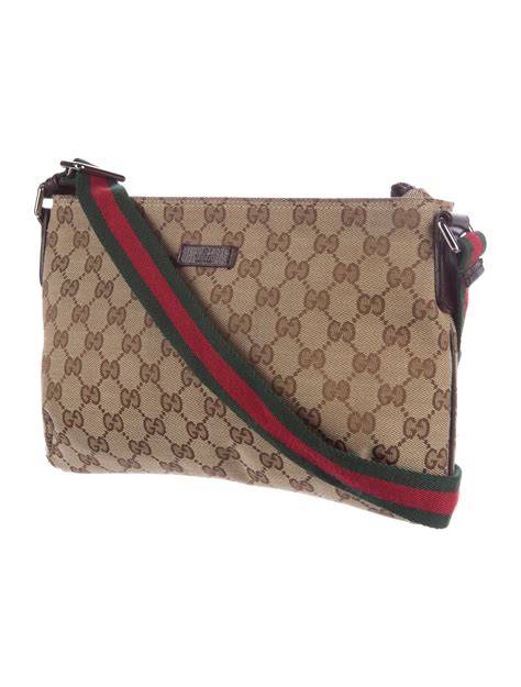 gucci crossbody purse gently used.